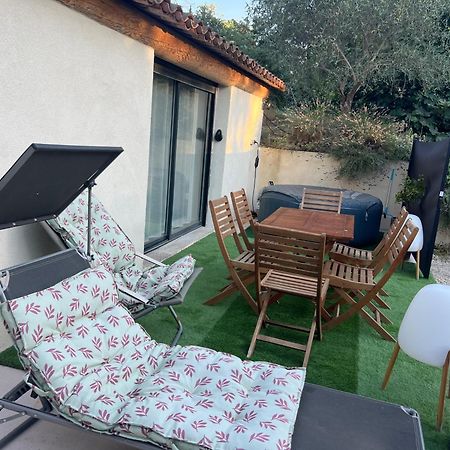 L'Escale Apartment Meyreuil Bagian luar foto