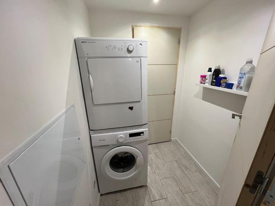 L'Escale Apartment Meyreuil Bagian luar foto
