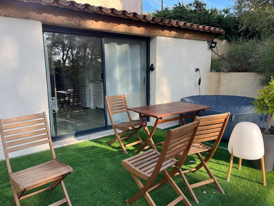 L'Escale Apartment Meyreuil Bagian luar foto