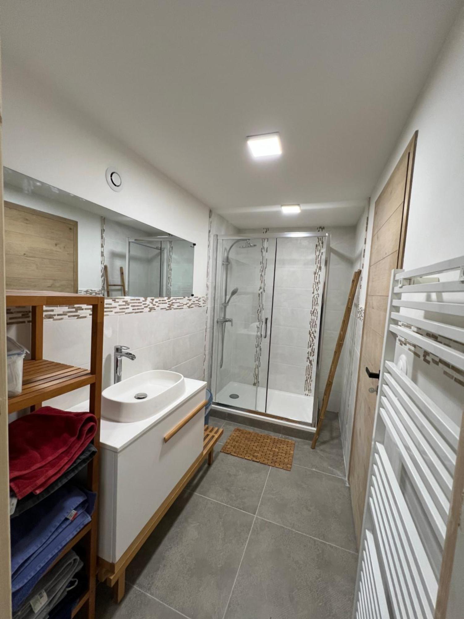 L'Escale Apartment Meyreuil Bagian luar foto