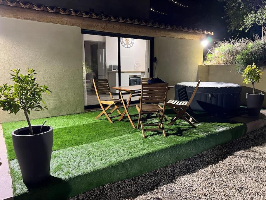L'Escale Apartment Meyreuil Bagian luar foto